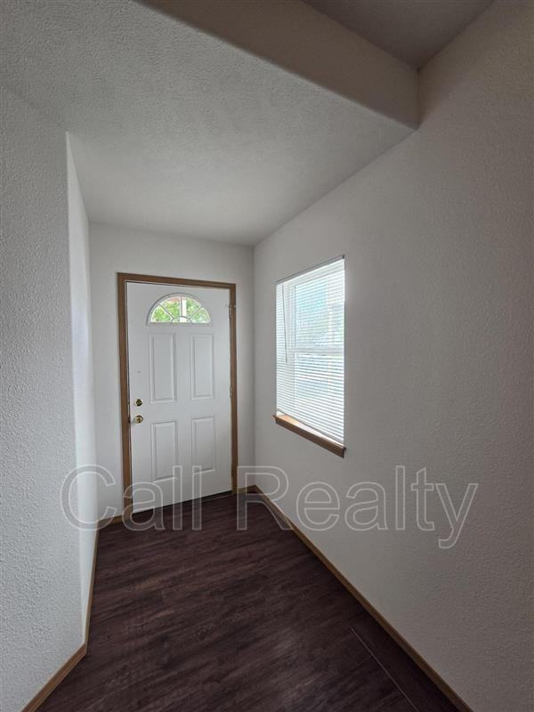 825 S Russell St - Photo 4 of 23