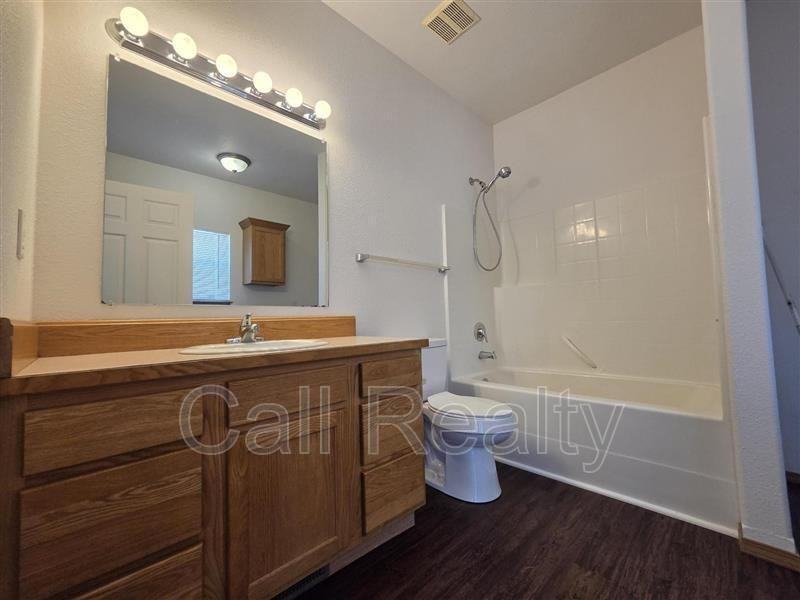 825 S Russell St - Photo 5 of 23