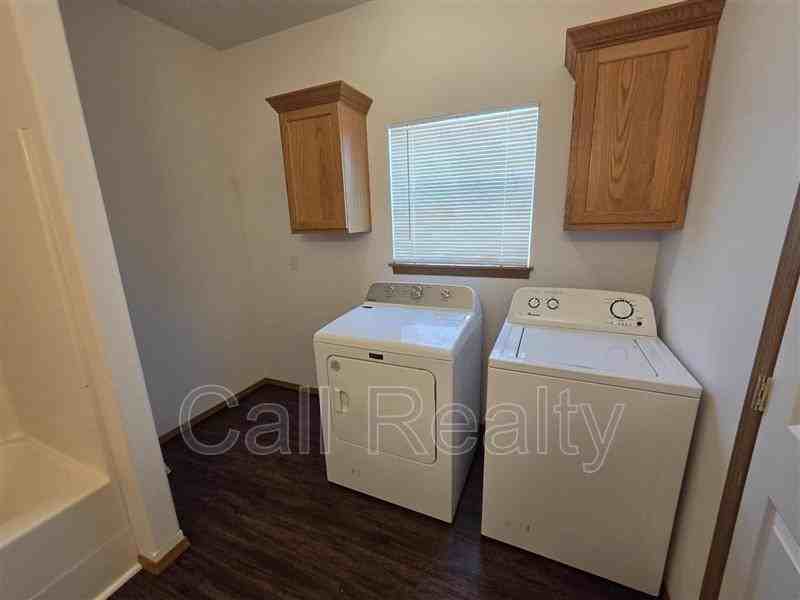 825 S Russell St - Photo 6 of 23
