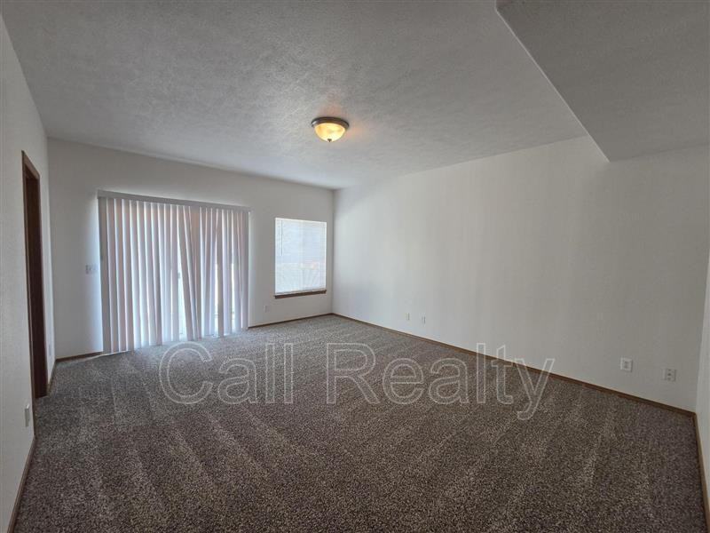 825 S Russell St - Photo 7 of 23