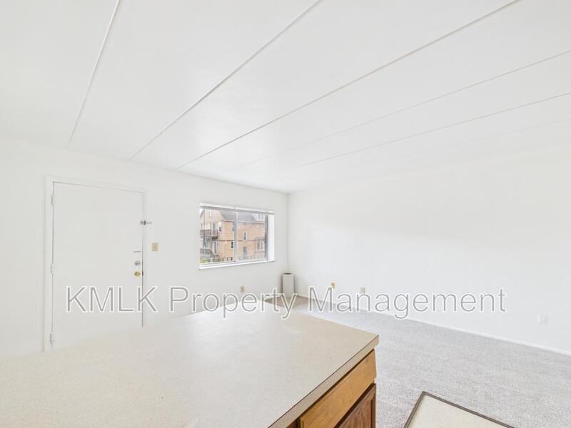 658 Sherman St - Photo 6 of 12