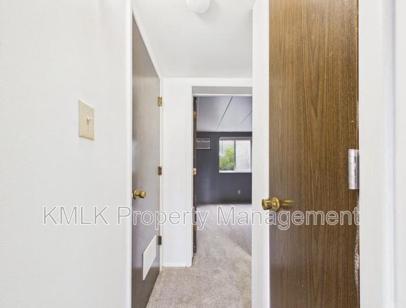 658 Sherman St - Photo 7 of 12