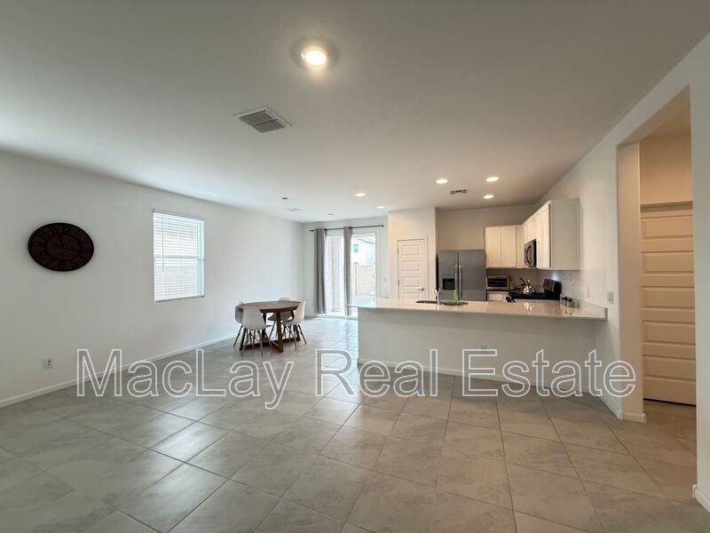38114 N Front Runner Ln - Photo 5 of 25