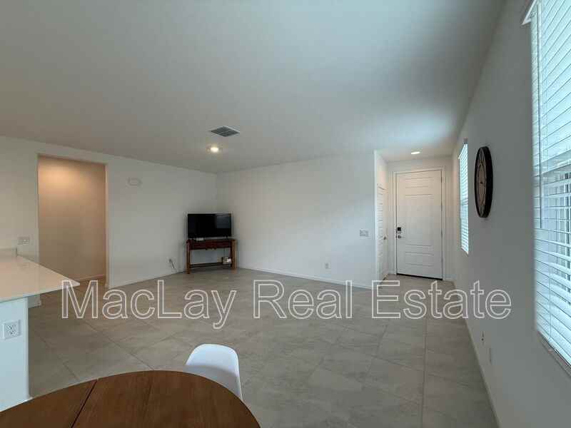38114 N Front Runner Ln - Photo 6 of 25