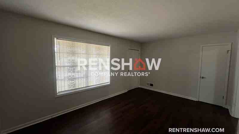4454 Deerland St - Photo 4 of 19