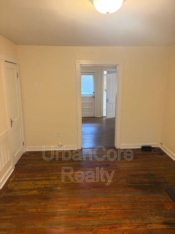 627 N 27th St #A - Photo 3 of 21