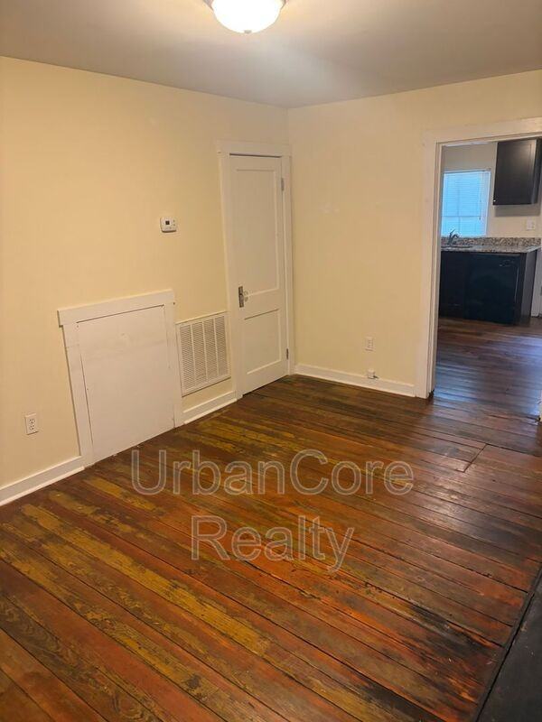 627 N 27th St #A - Photo 5 of 21