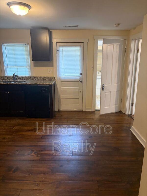 627 N 27th St #A - Photo 6 of 21