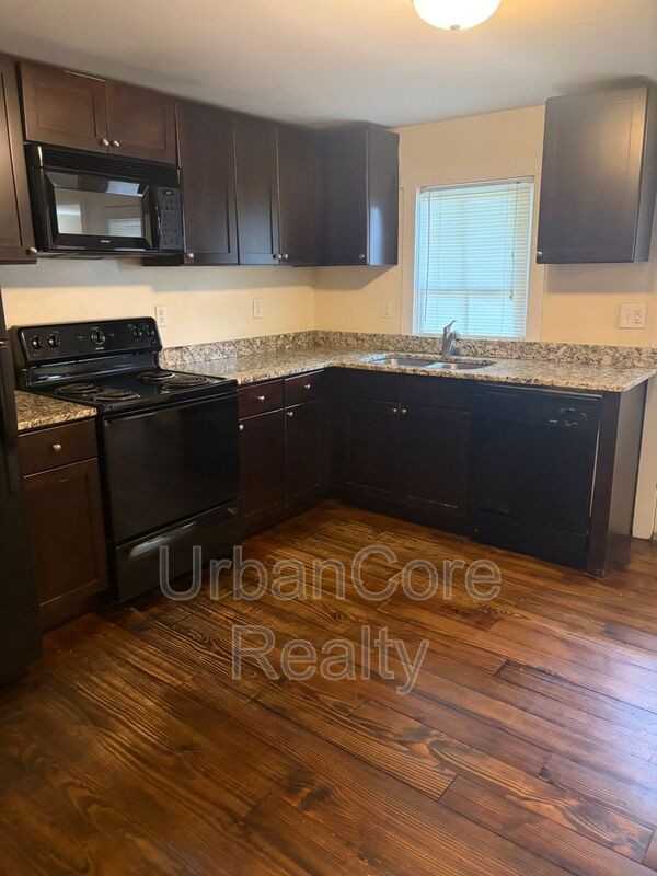 627 N 27th St #A - Photo 7 of 21