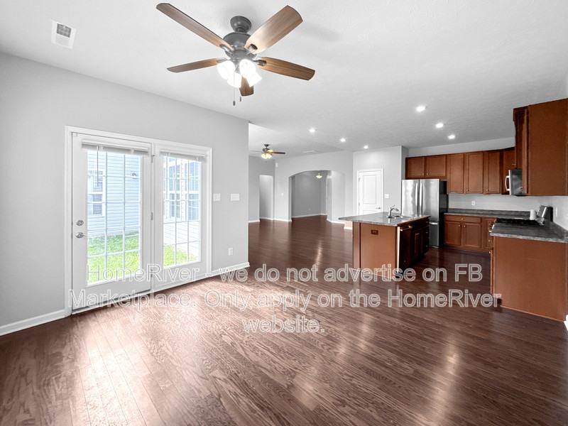10439 Long Branch Dr - Photo 4 of 37