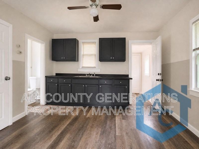 10800 Shale Ave - Photo 2 of 15