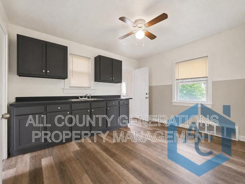 10800 Shale Ave - Photo 3 of 15