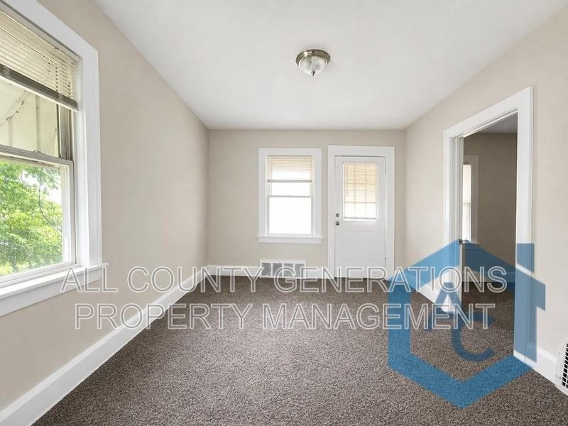 10800 Shale Ave - Photo 5 of 15