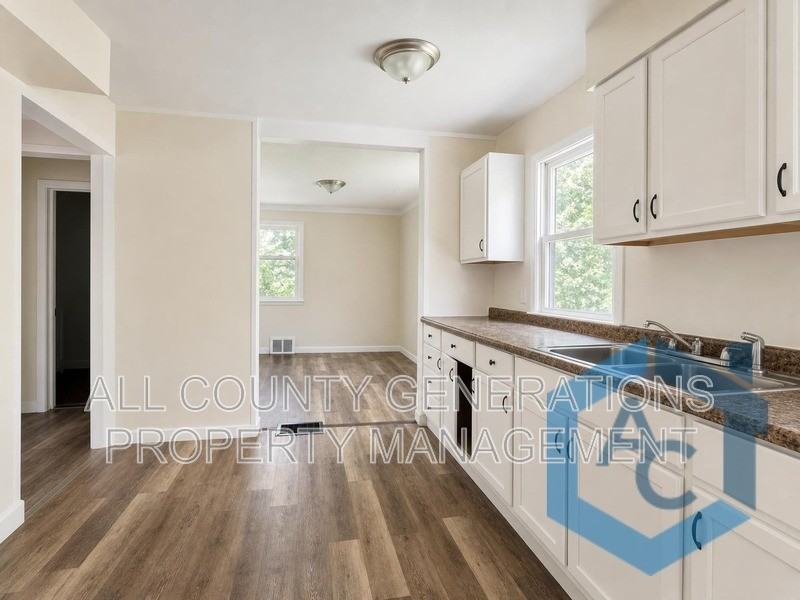 17601 Tarkington Ave - Photo 3 of 11
