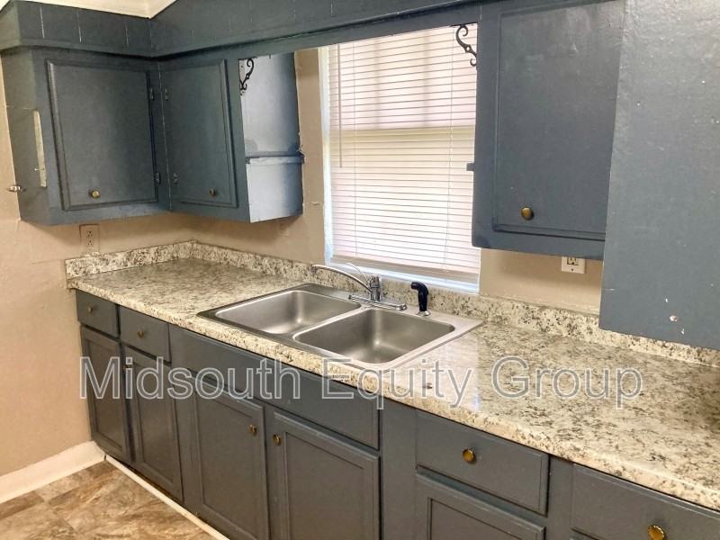 3022 Anderson St - Photo 7 of 22
