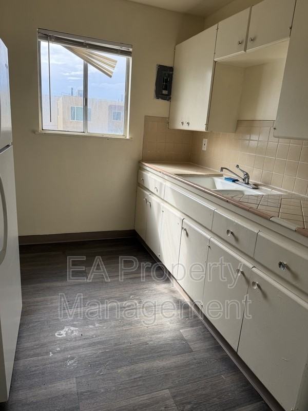 2121 Gold Ave Se #12 - Photo 6 of 13