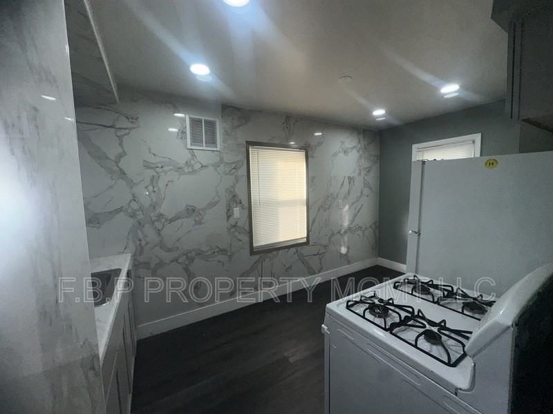 8435 Westwood St - Photo 3 of 9