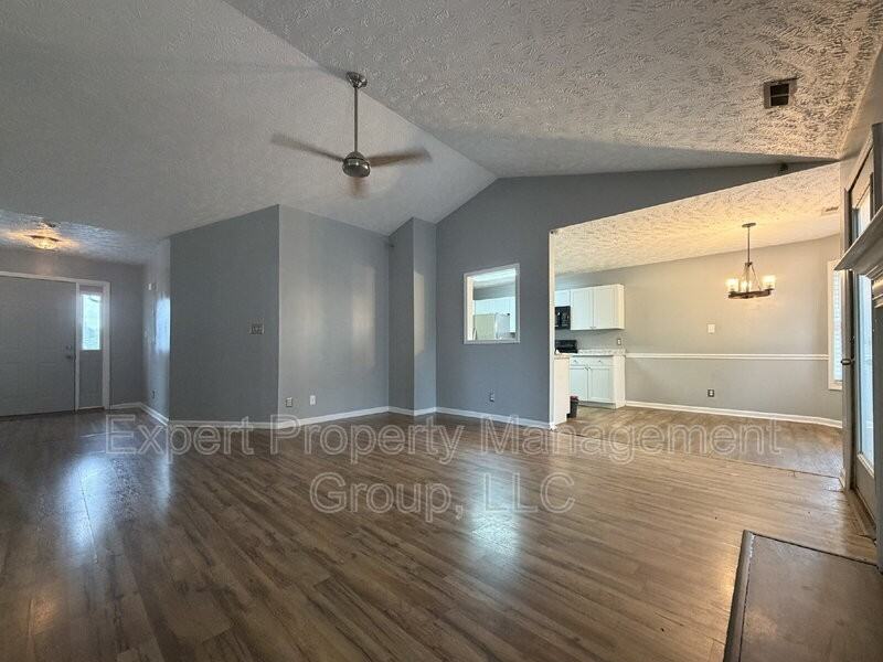 162 Cavalier Dr - Photo 4 of 23