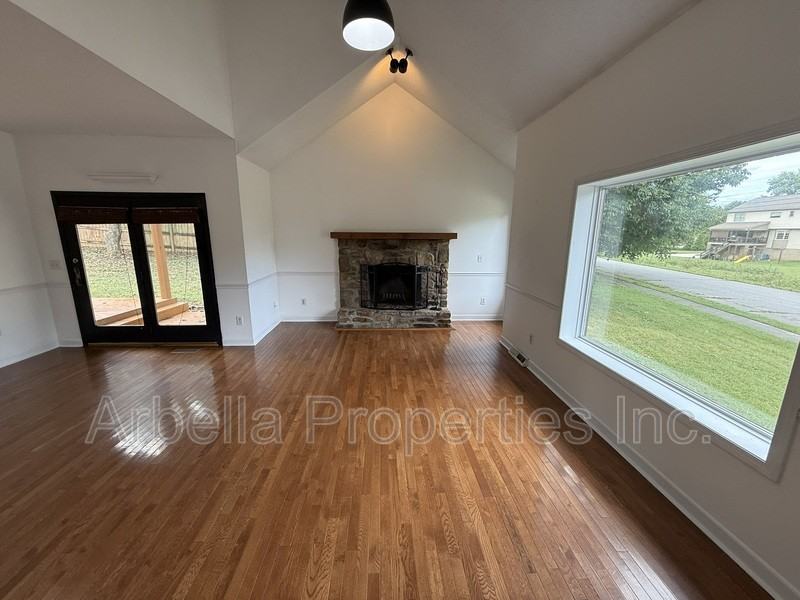 4201 Wayland Blvd - Photo 4 of 26