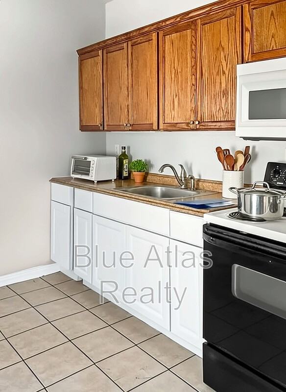 2937 S Adams St - Photo 2 of 24