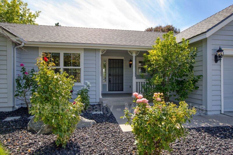 970 Teresa Pl - Photo 2 of 41