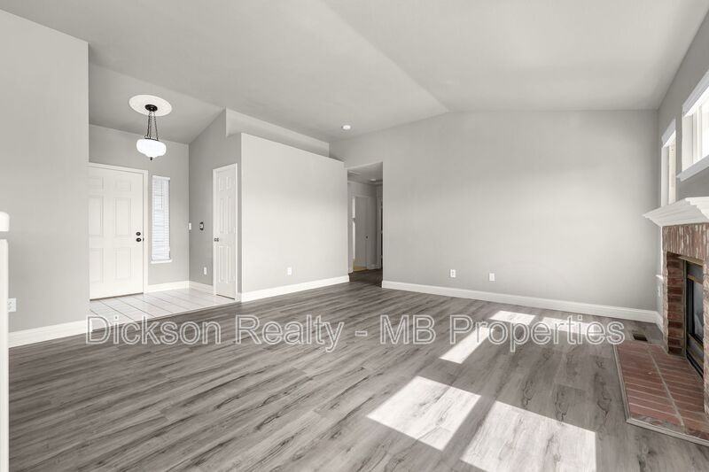 970 Teresa Pl - Photo 6 of 41