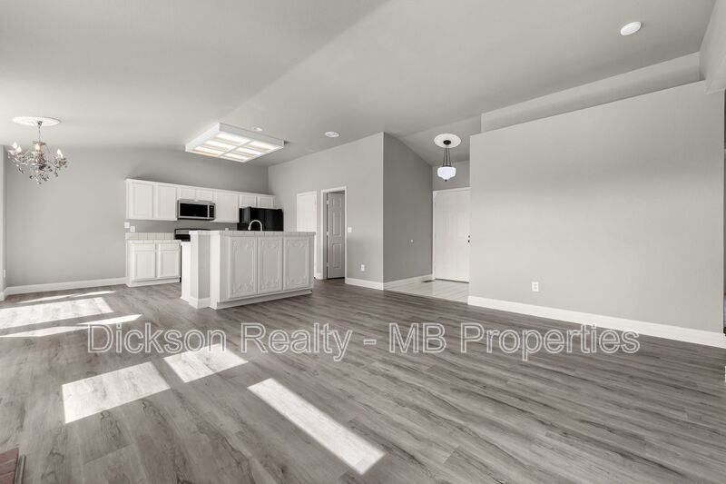 970 Teresa Pl - Photo 7 of 41