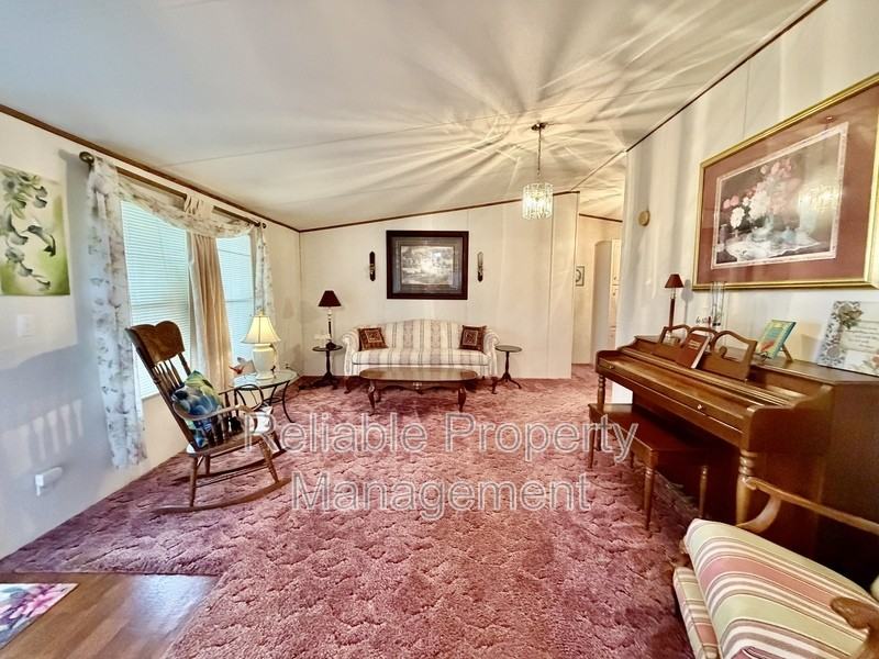 1070 Lynch Rd - Photo 2 of 23