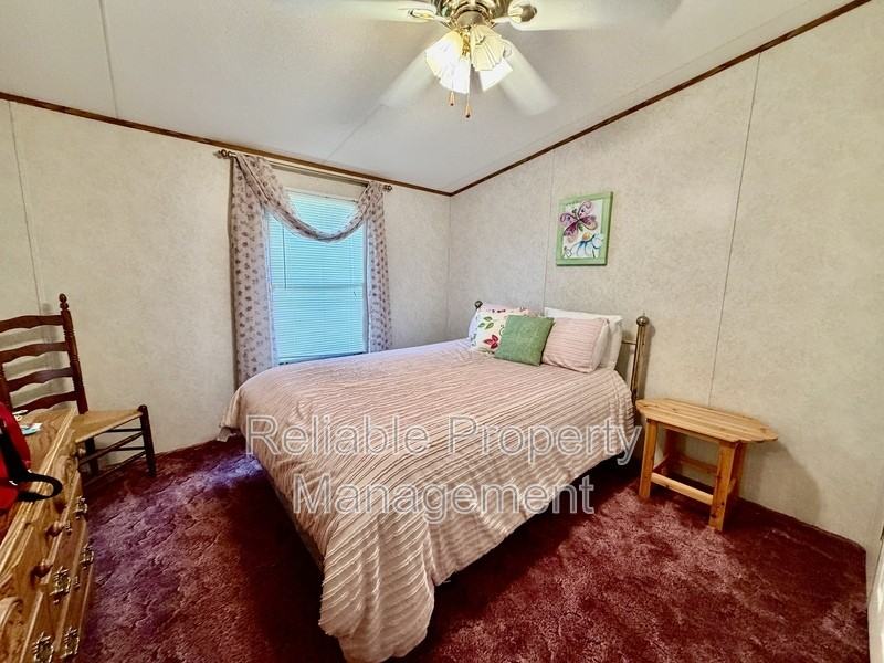 1070 Lynch Rd - Photo 4 of 23