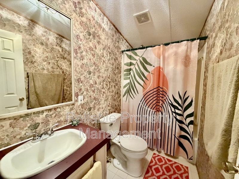 1070 Lynch Rd - Photo 5 of 23