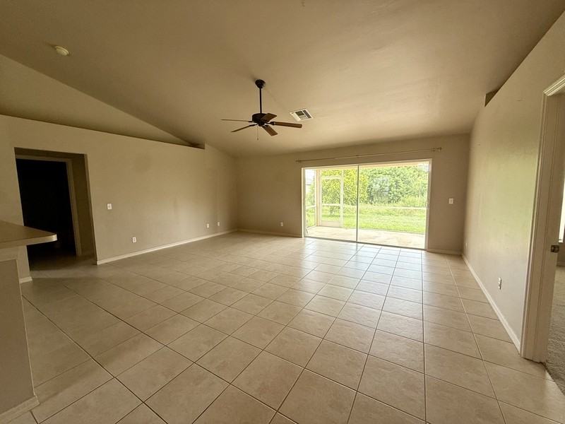 4129 Ne 19th Pl - Photo 3 of 17