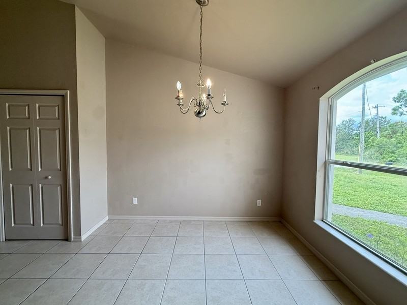 4129 Ne 19th Pl - Photo 4 of 17