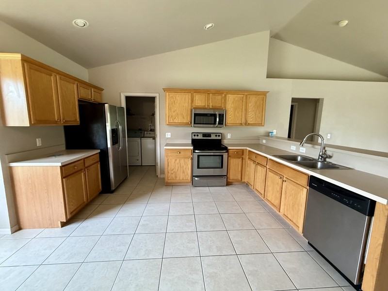 4129 Ne 19th Pl - Photo 5 of 17