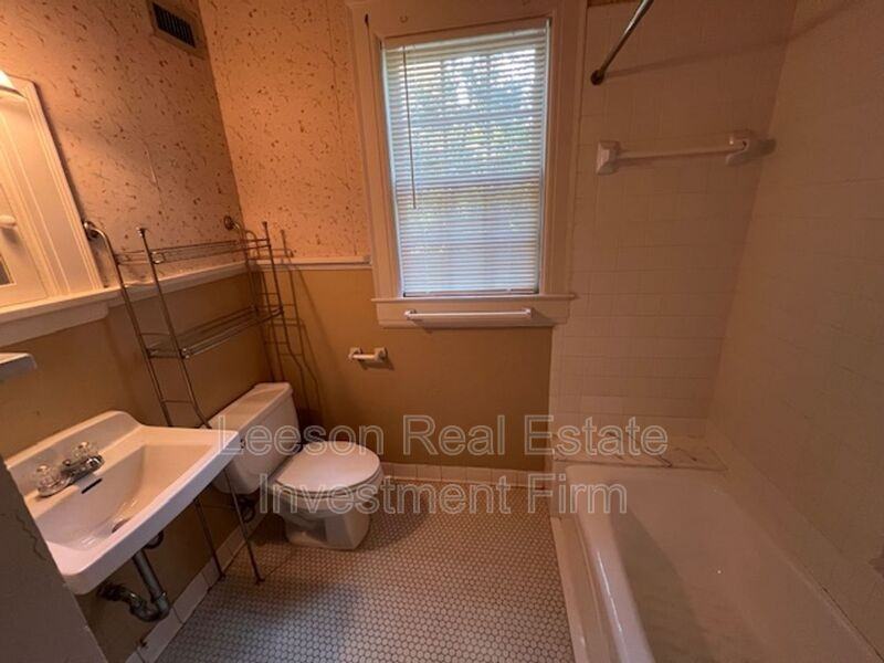 2409 Fairfield Ave - Photo 5 of 10