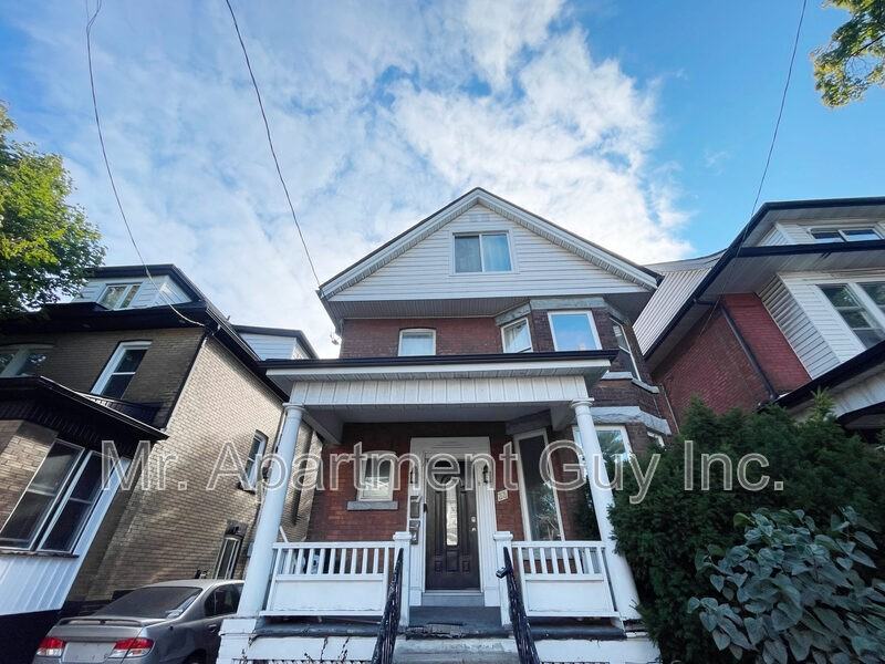 33 Barnesdale Ave S