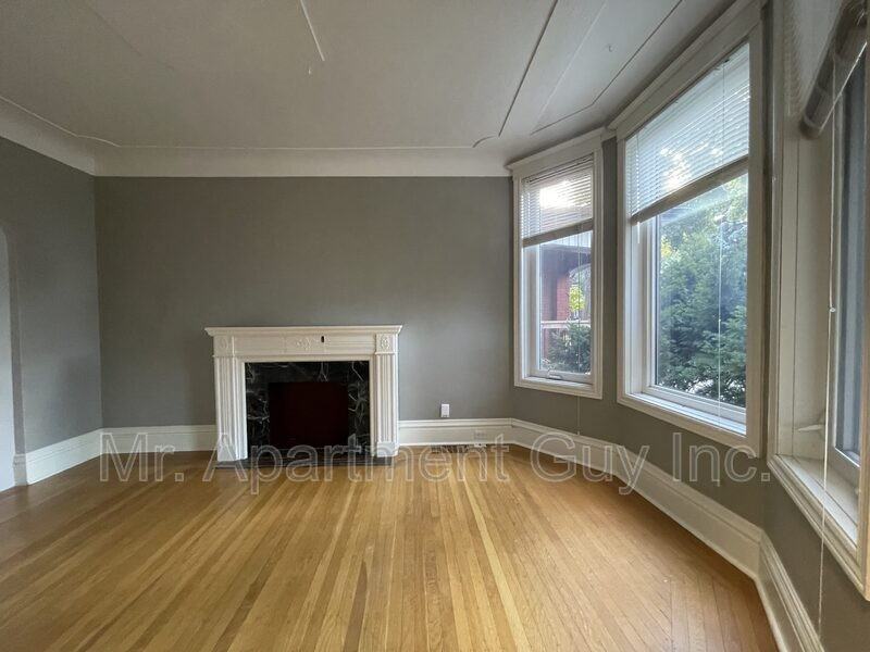 33 Barnesdale Ave S - Photo 2 of 20