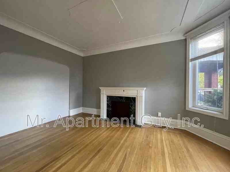 33 Barnesdale Ave S - Photo 4 of 20