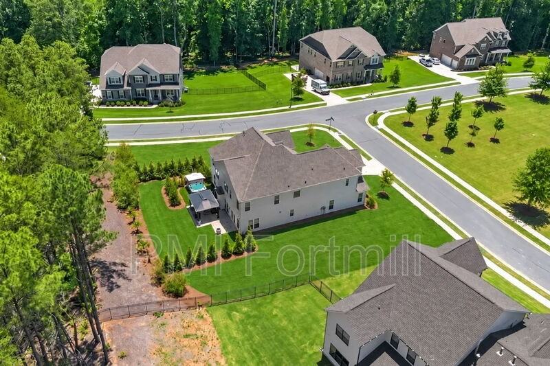 3138 Montreaux Valley Dr - Photo 4 of 47