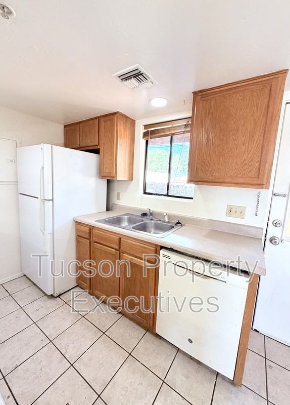 1717 E Glenn St #5103 - Photo 3 of 22