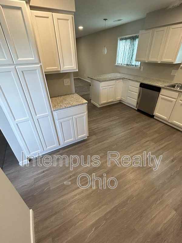33853 Patton Dr - Photo 4 of 31