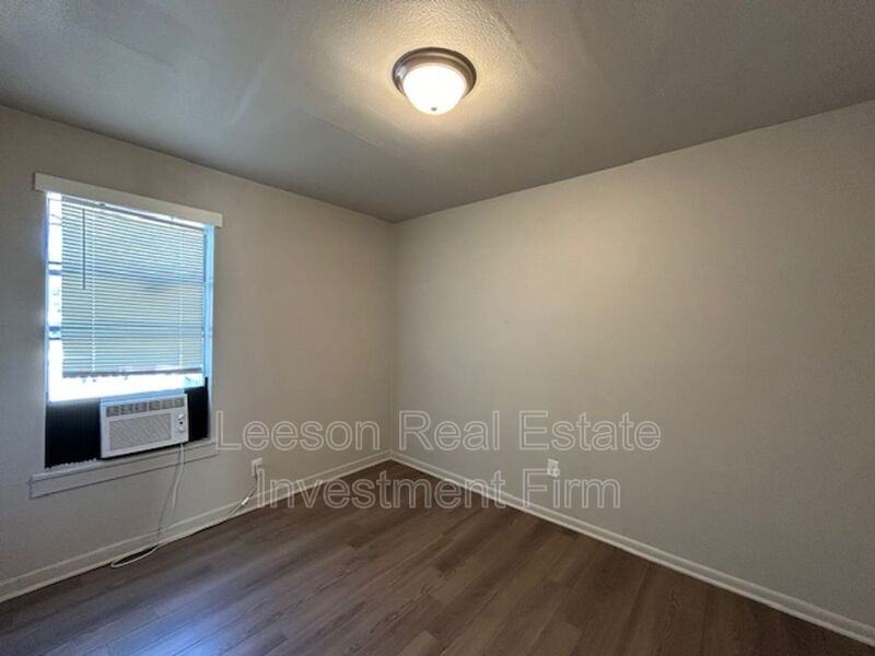 2632 Foster St - Photo 2 of 12