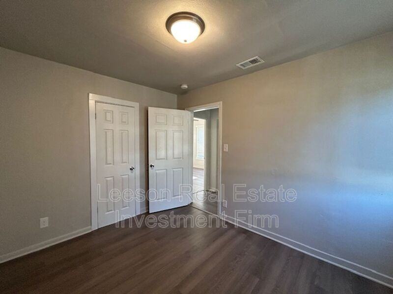 2632 Foster St - Photo 3 of 12