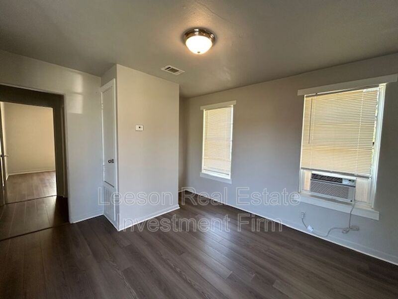 2632 Foster St - Photo 5 of 12