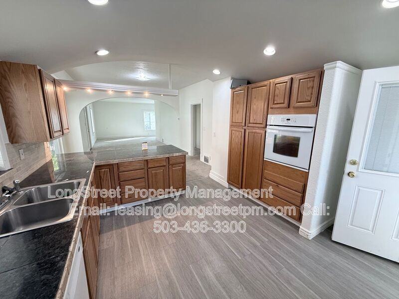 431 Chemawa Rd N - Photo 7 of 31