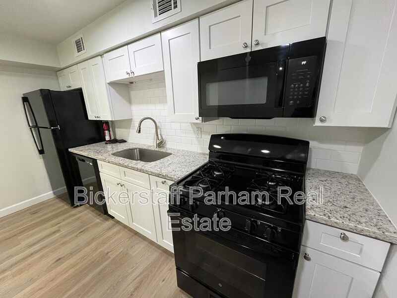 1033 Adair Ave #6 - Photo 3 of 15