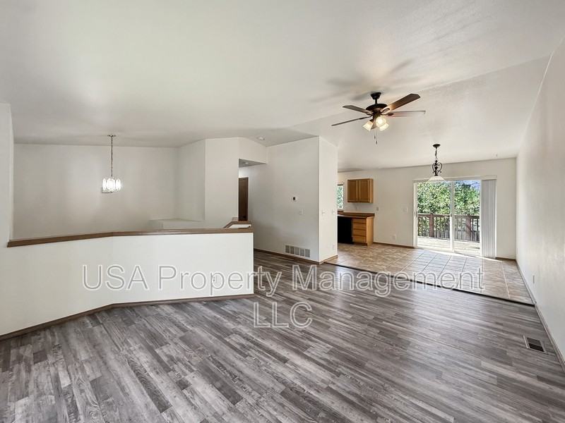 2565 N Stagecoach Dr - Photo 2 of 11