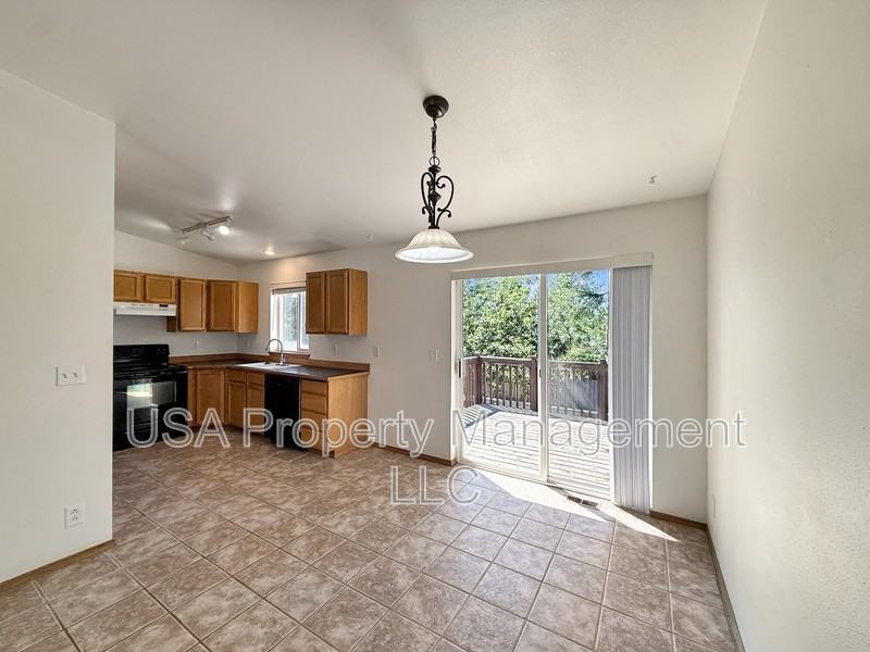 2565 N Stagecoach Dr - Photo 3 of 11