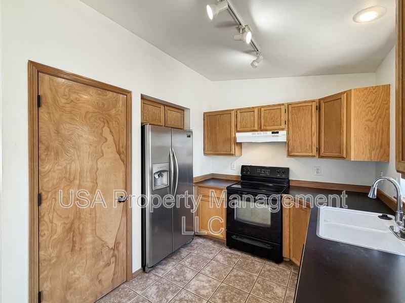 2565 N Stagecoach Dr - Photo 4 of 11