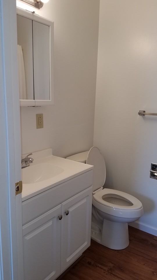 Sussex Court Apartments - Photo 2 of 11