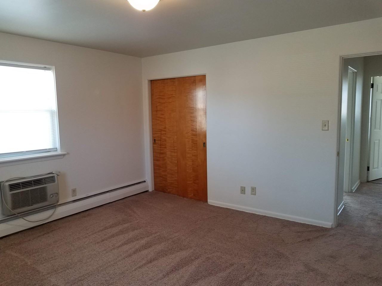 Sussex Court Apartments - Photo 7 of 11